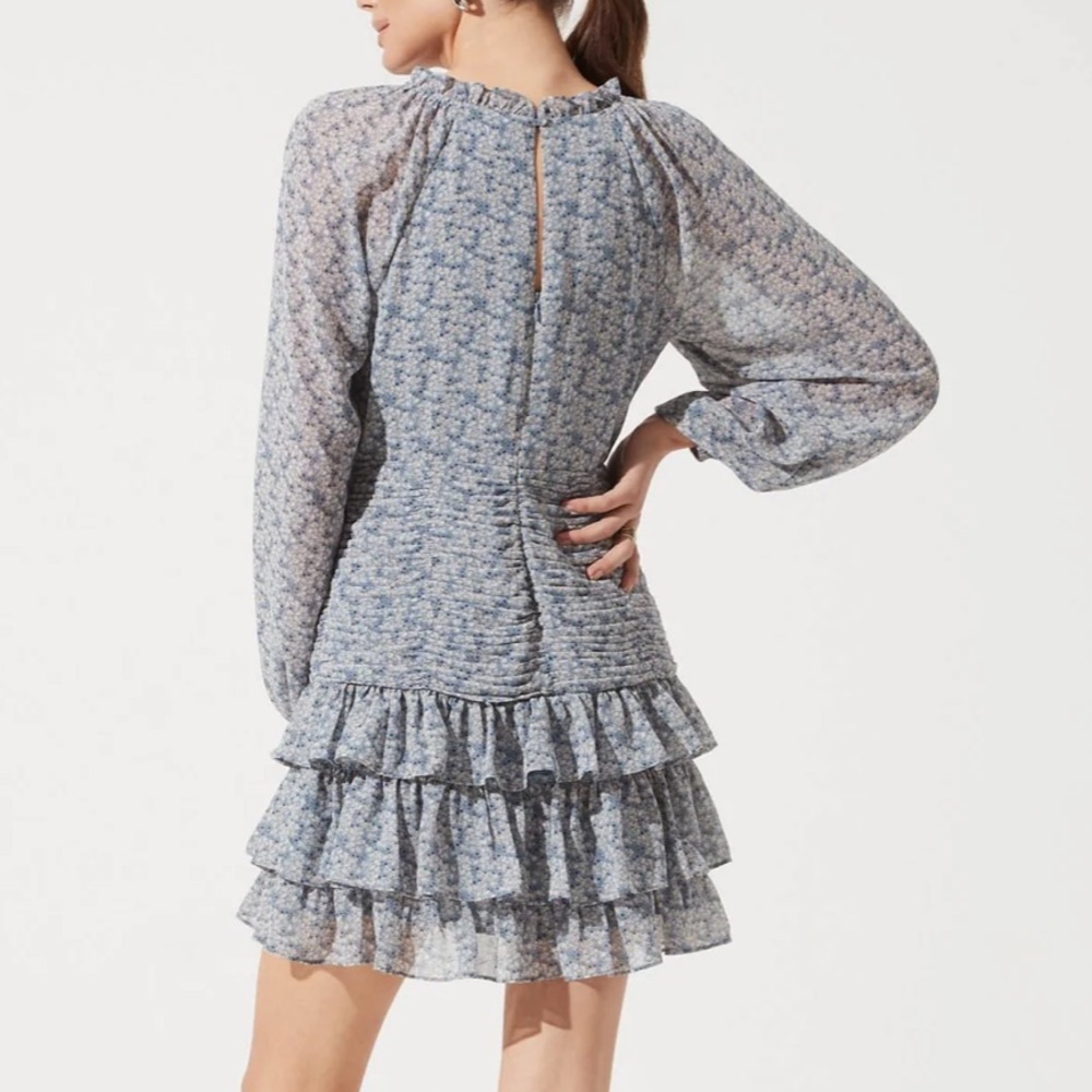 ASTR Long Sleeve Tiered Ruffle Floral Dress Blue Floral Multi Size Small - Picture 7 of 7